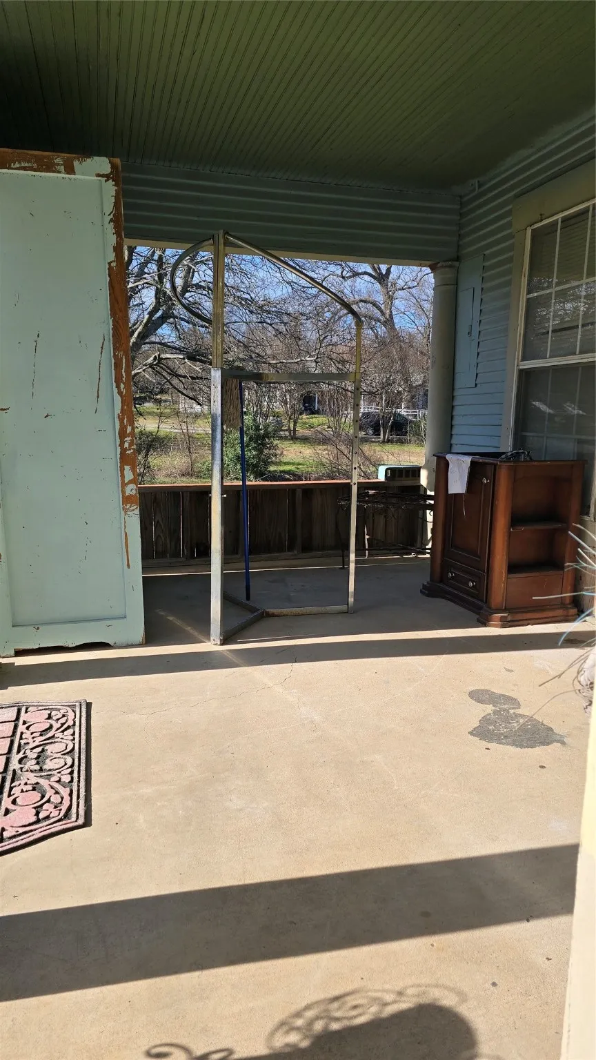 204 W Crossmain Milford, TX 76670