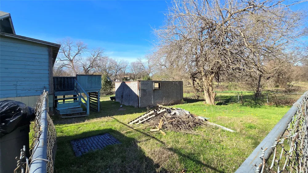 204 W Crossmain Milford, TX 76670