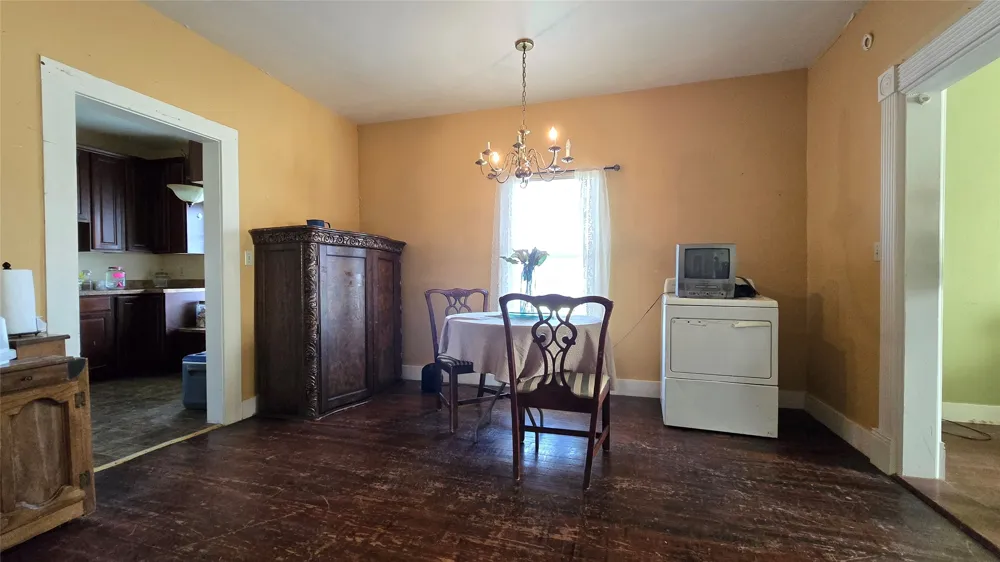 204 W Crossmain Milford, TX 76670