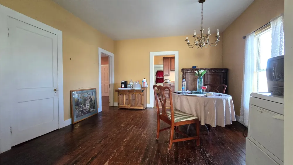 204 W Crossmain Milford, TX 76670
