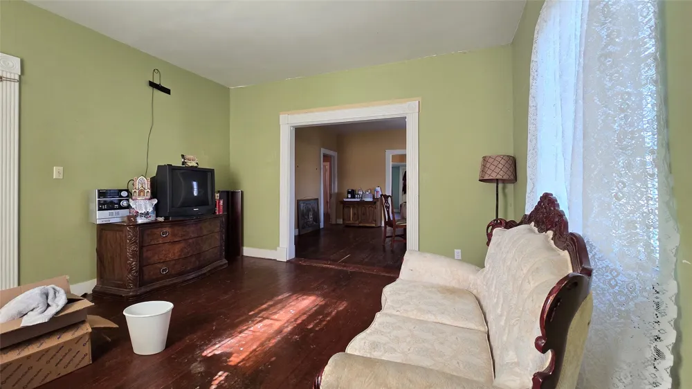 204 W Crossmain Milford, TX 76670