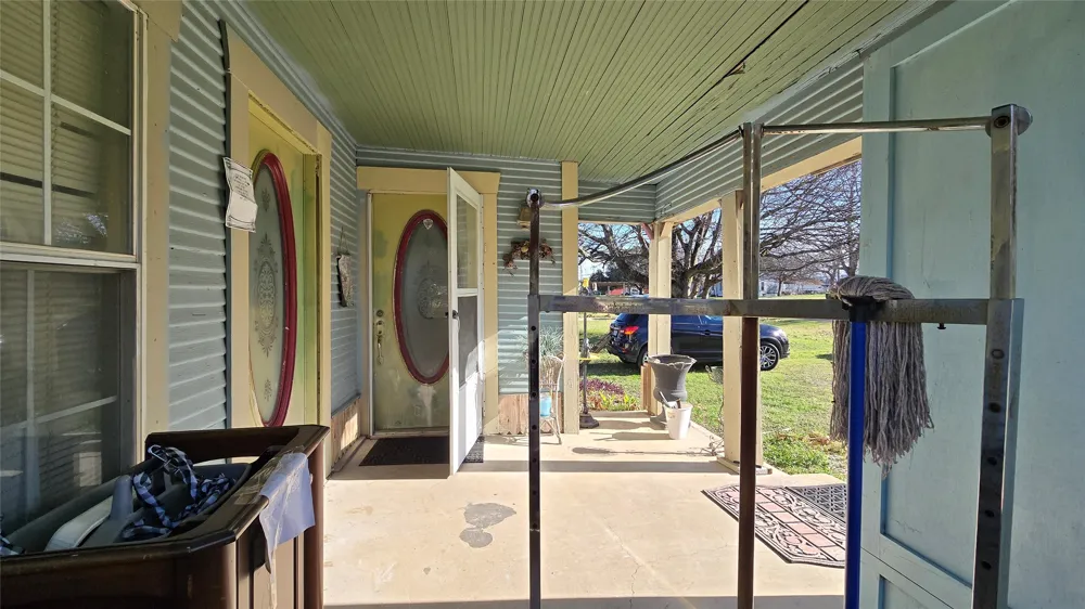 204 W Crossmain Milford, TX 76670
