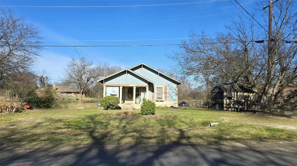 204 W Crossmain Milford, TX 76670