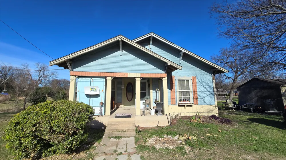 204 W Crossmain Milford, TX 76670