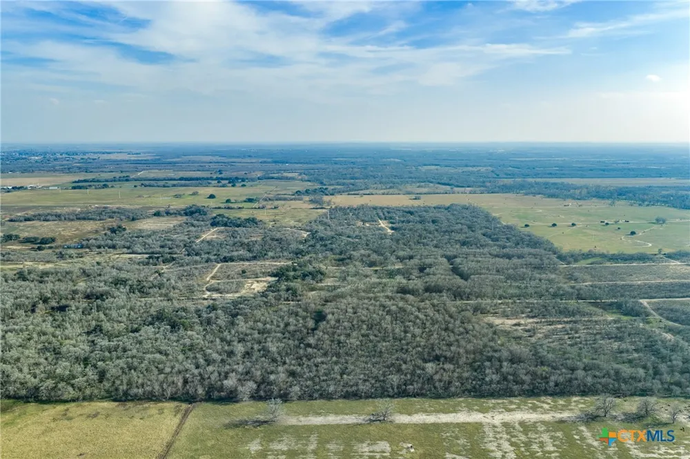 1144 Treetop Lane Luling, TX 78648