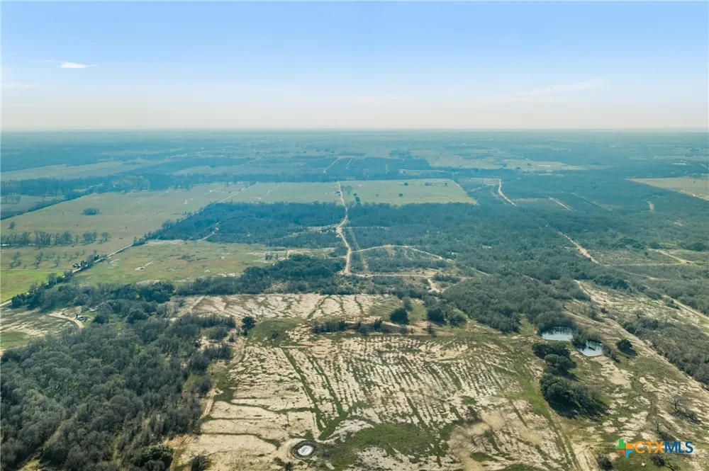 1144 Treetop Lane Luling, TX 78648