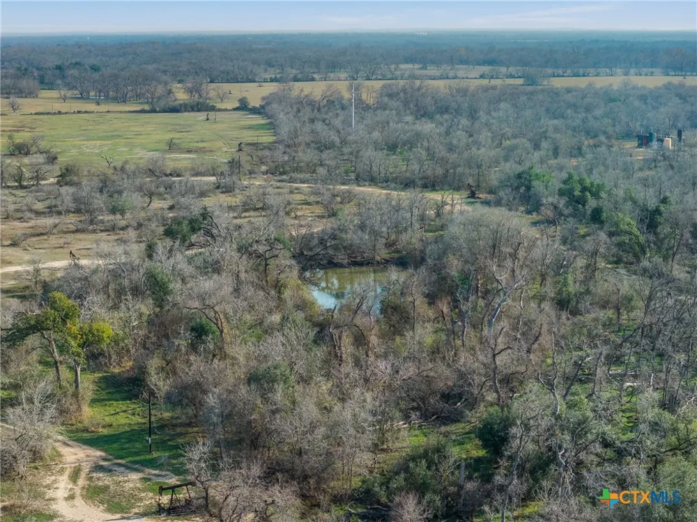 1144 Treetop Lane Luling, TX 78648