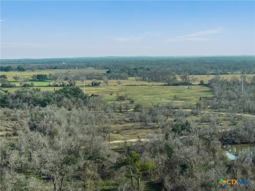 1144 Treetop Lane Luling, TX 78648