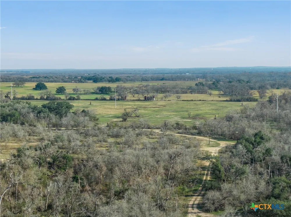 1144 Treetop Lane Luling, TX 78648