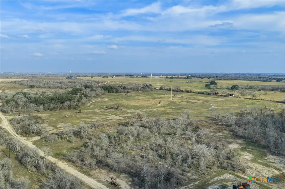1144 Treetop Lane Luling, TX 78648