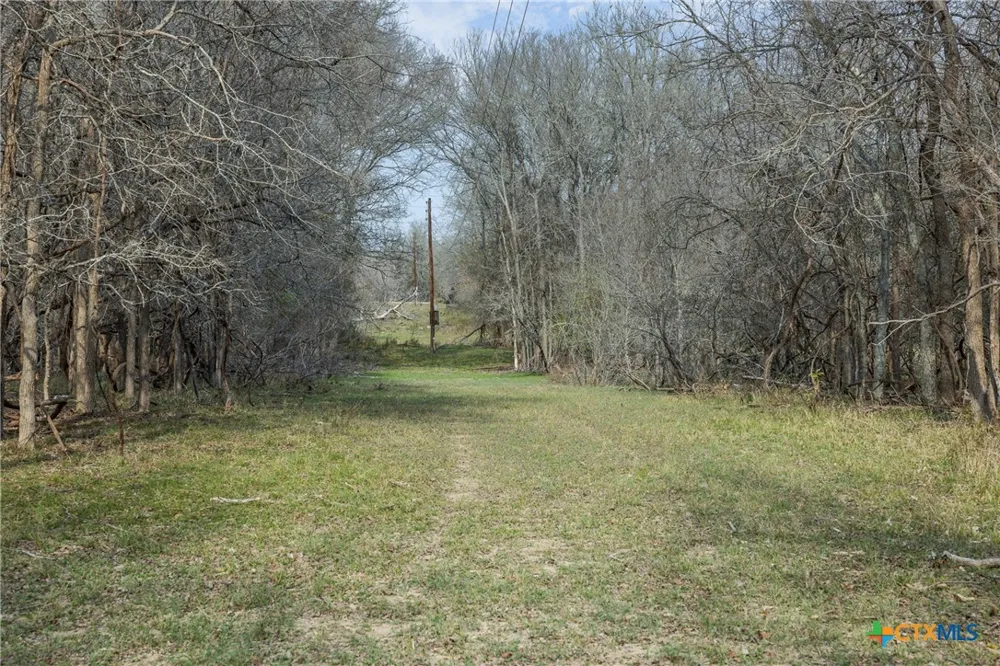 1144 Treetop Lane Luling, TX 78648