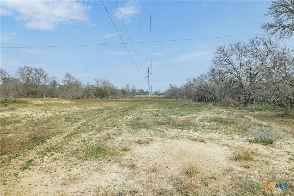 1144 Treetop Lane Luling, TX 78648