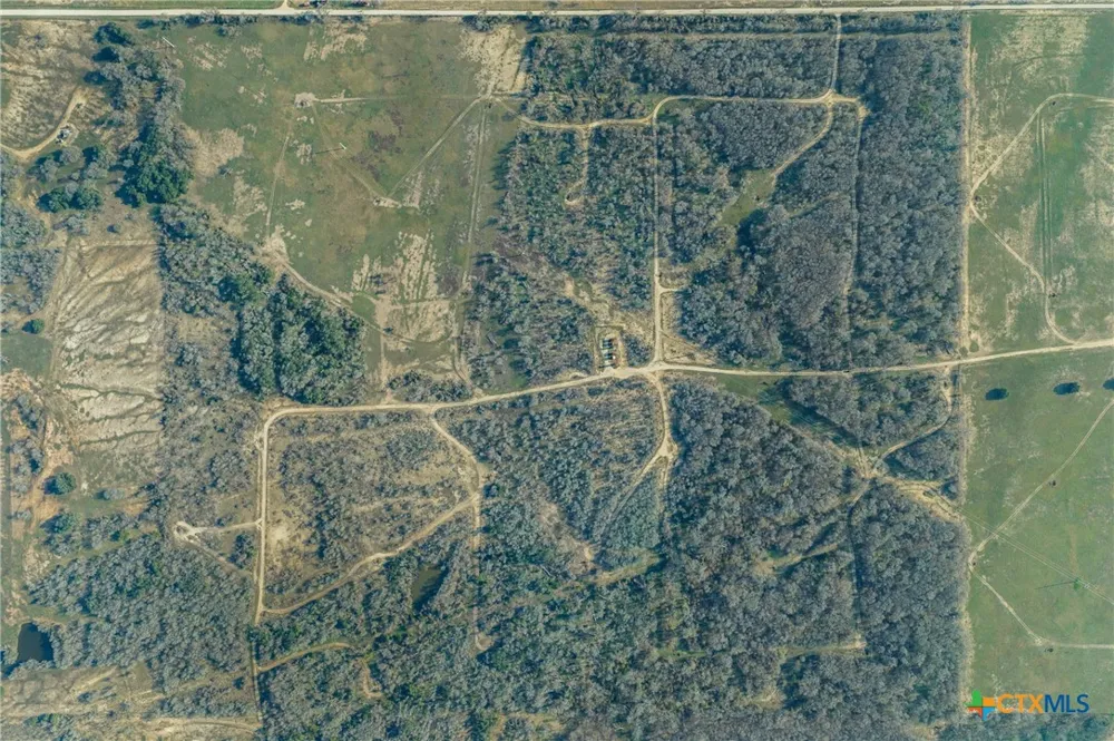 1144 Treetop Lane Luling, TX 78648