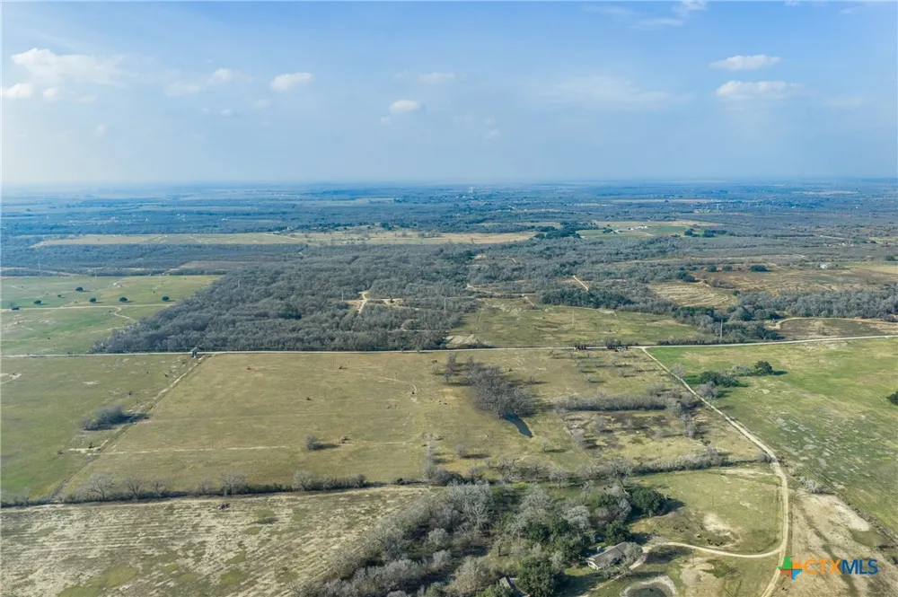1144 Treetop Lane Luling, TX 78648