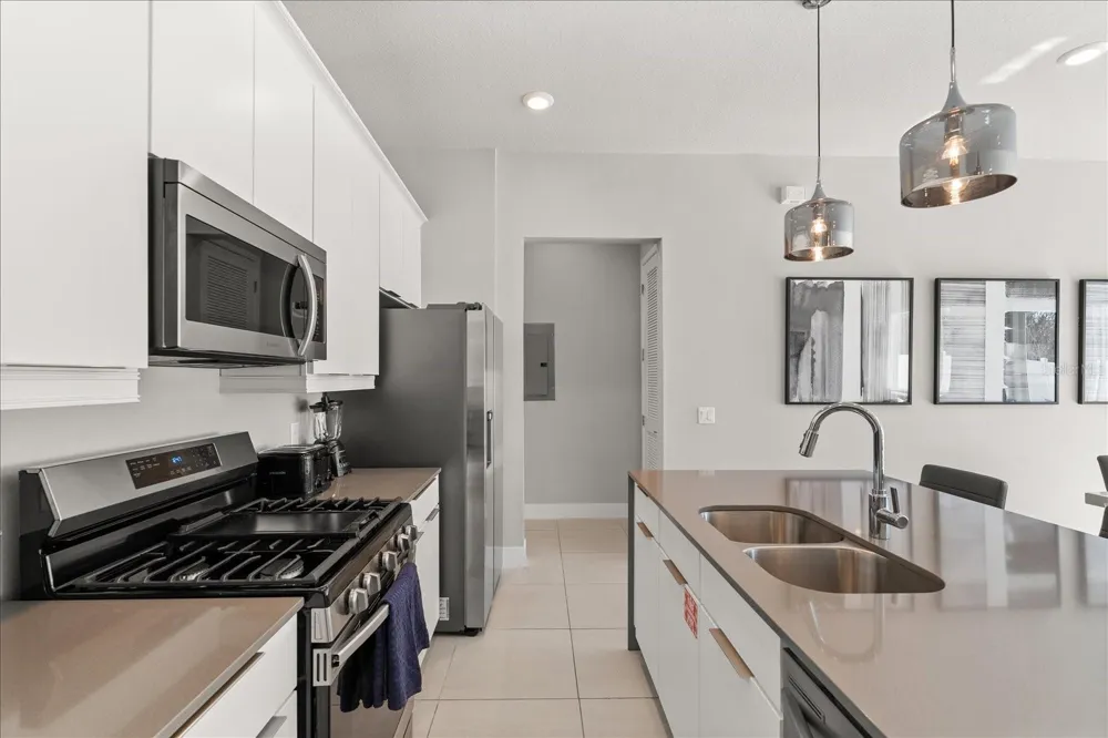7760 SANDY RIDGE DRIVE #102 Reunion, FL 34747