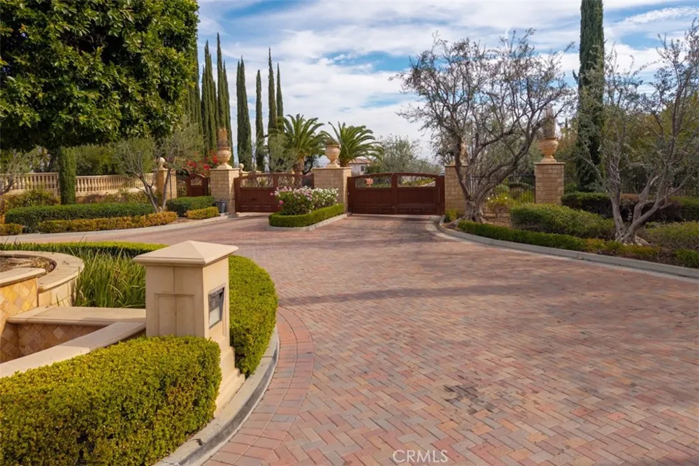 1127 Casper Circle Corona, CA 92881