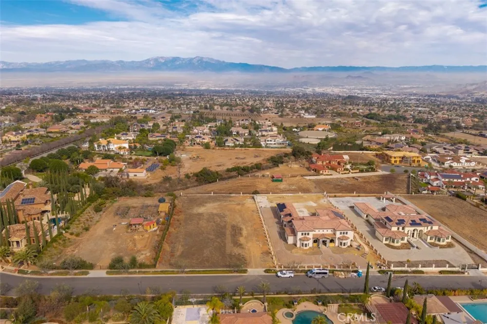 1127 Casper Circle Corona, CA 92881