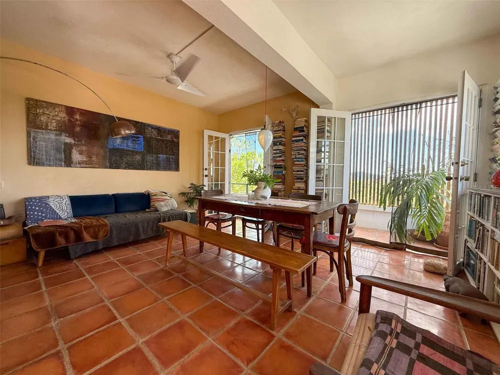 213 CALLE IGLESIAS Vieques, PR 00765