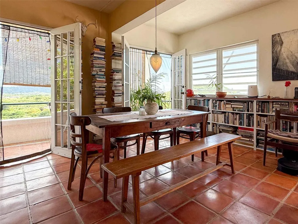 213 CALLE IGLESIAS Vieques, PR 00765