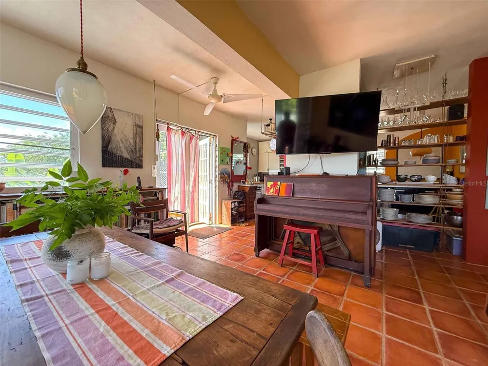 213 CALLE IGLESIAS Vieques, PR 00765