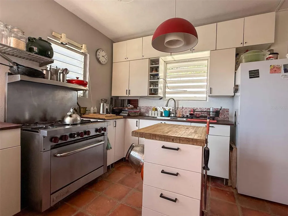 213 CALLE IGLESIAS Vieques, PR 00765