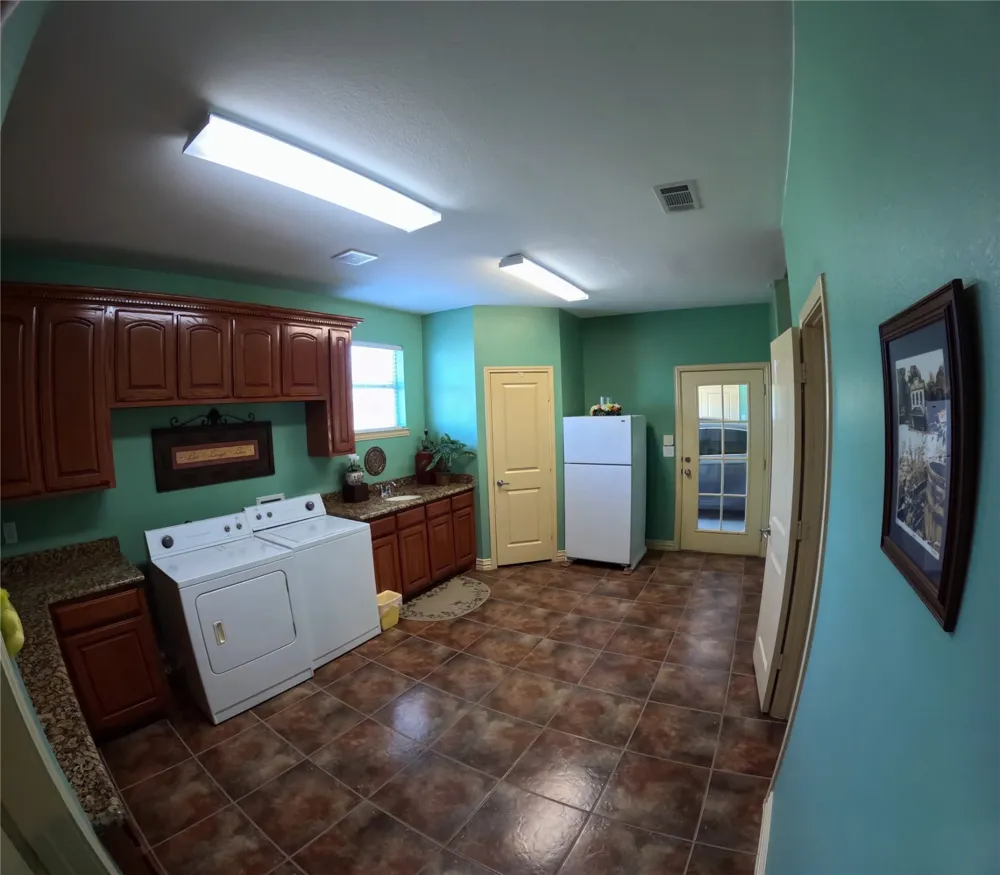 6401 County Road 3208 Lone Oak, TX 75453