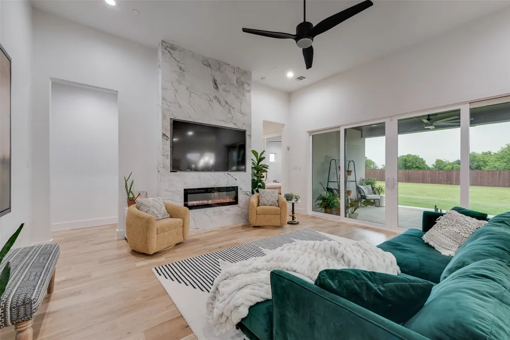 418 Whispering Way Red Oak, TX 75154