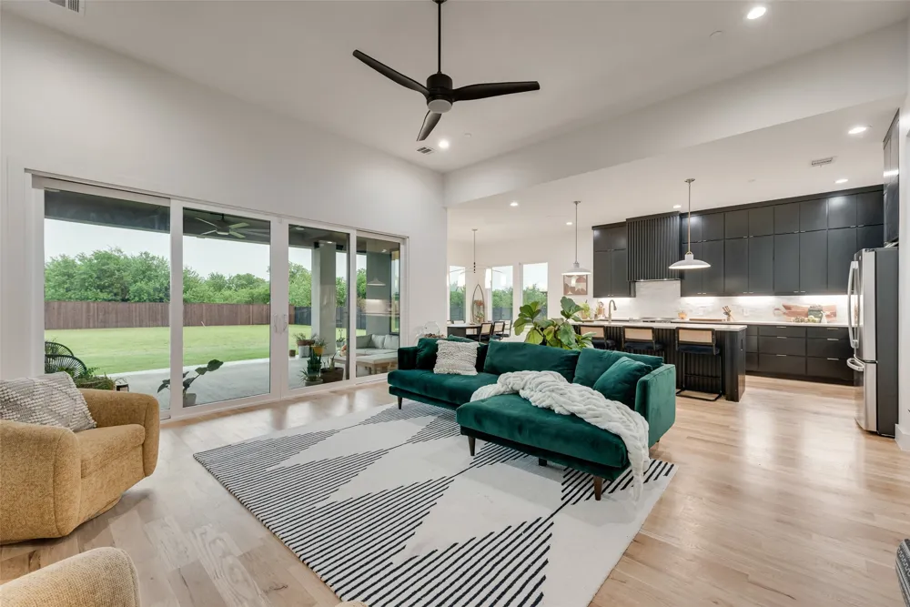 418 Whispering Way Red Oak, TX 75154