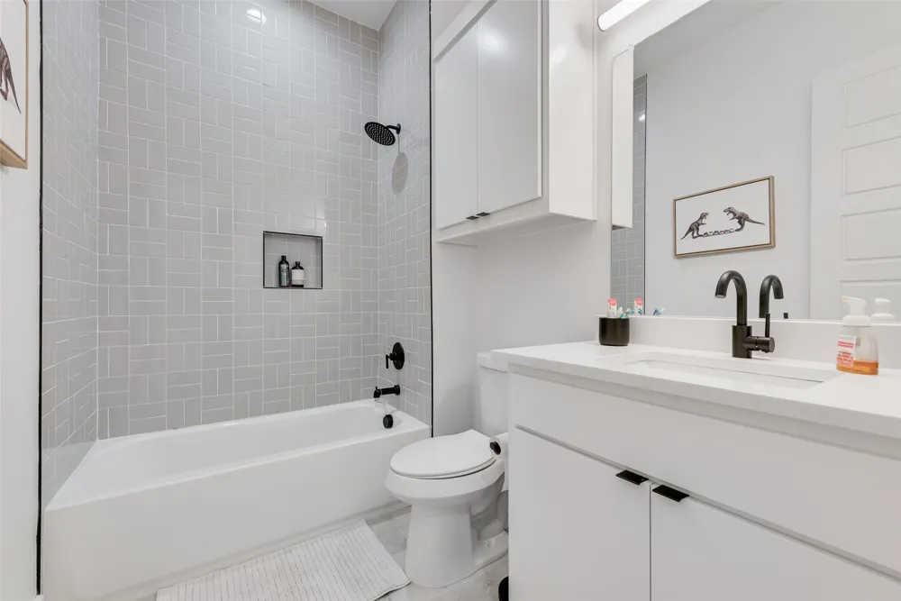 418 Whispering Way Red Oak, TX 75154