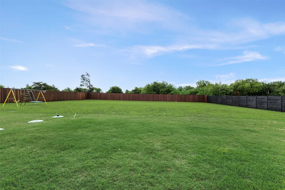 418 Whispering Way Red Oak, TX 75154