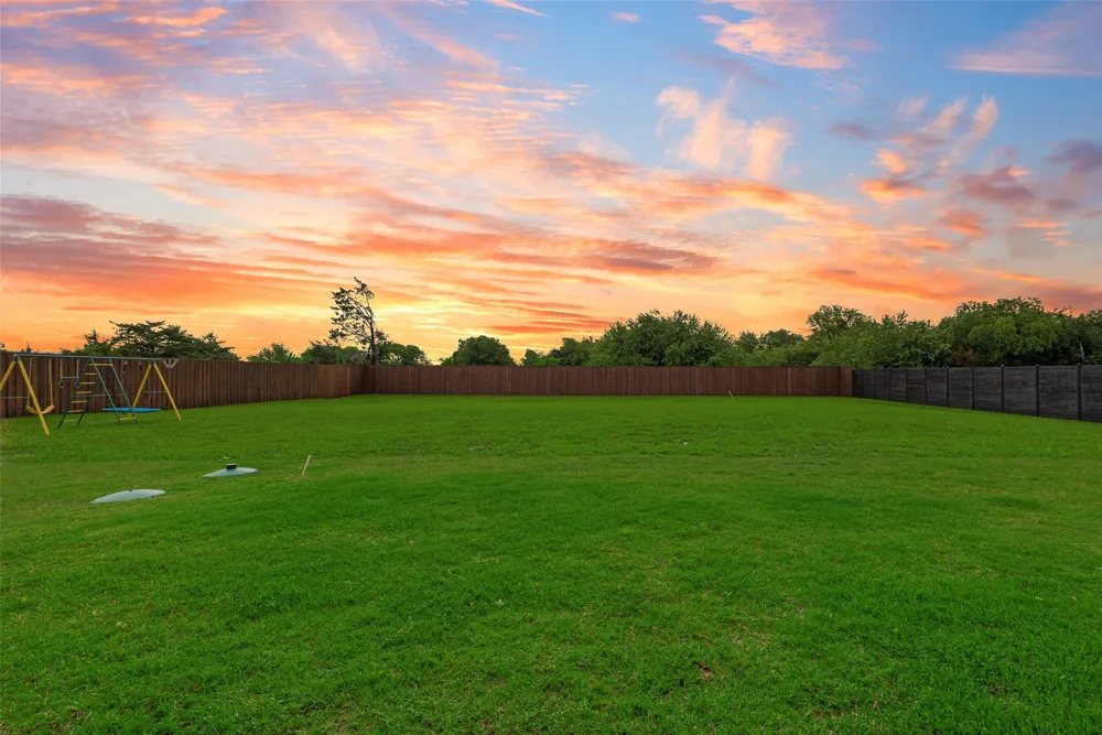 418 Whispering Way Red Oak, TX 75154