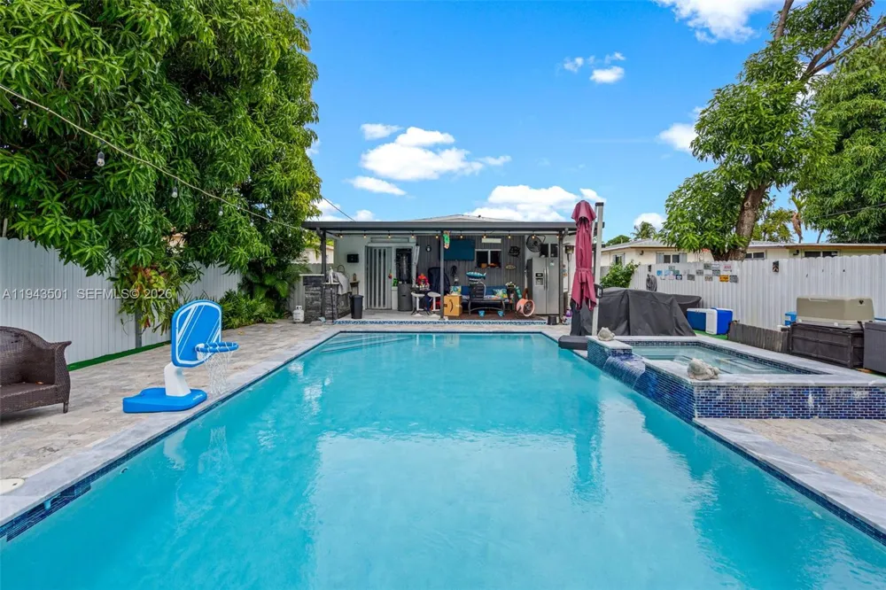 864 E 29th St Hialeah, FL 33013