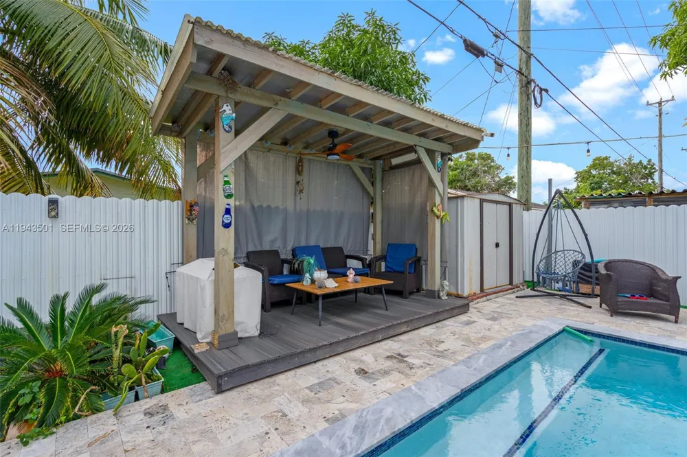 864 E 29th St Hialeah, FL 33013