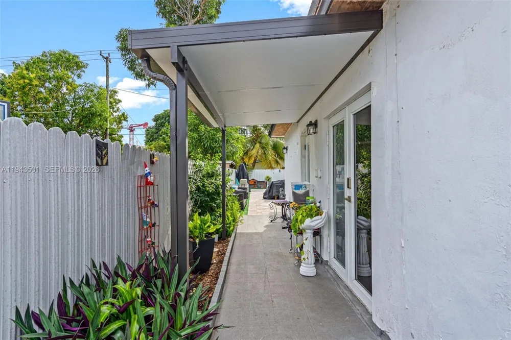 864 E 29th St Hialeah, FL 33013