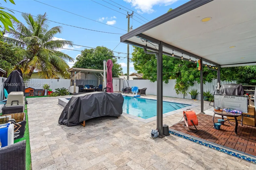 864 E 29th St Hialeah, FL 33013