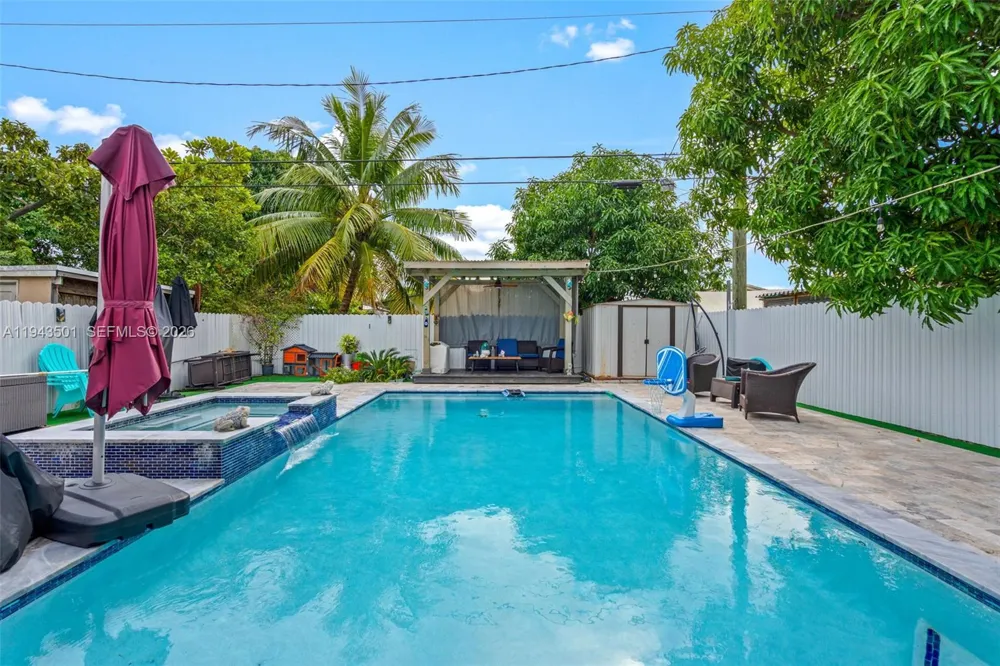 864 E 29th St Hialeah, FL 33013