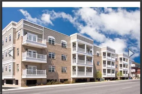 605 W market Street W #408
