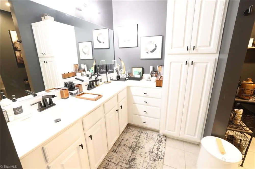 605 W market Street W #408 Greensboro, NC 27401