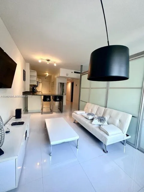 100 Lincoln Rd #526