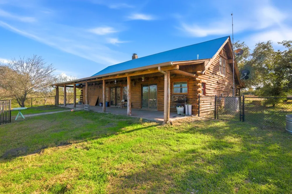 6347 Old Goliad Rd Road Goliad, TX 77963