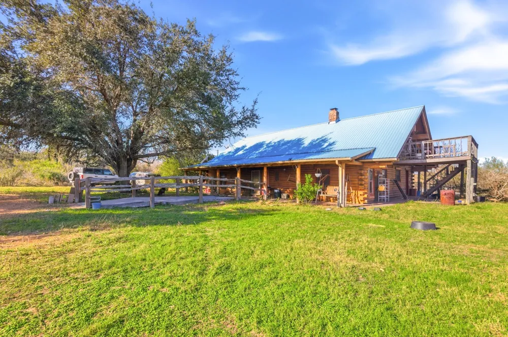 6347 Old Goliad Rd Road Goliad, TX 77963