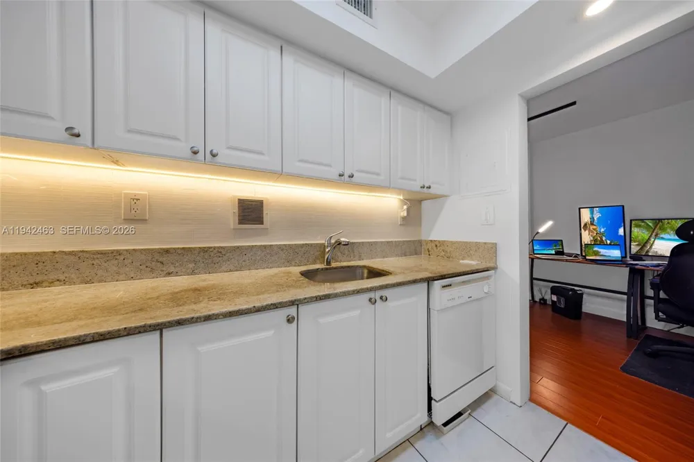 1200 West Ave #422 Miami Beach, FL 33139
