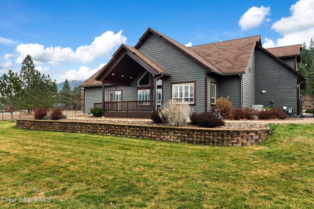 203 Comeback Bay Lane Sagle, ID 83860