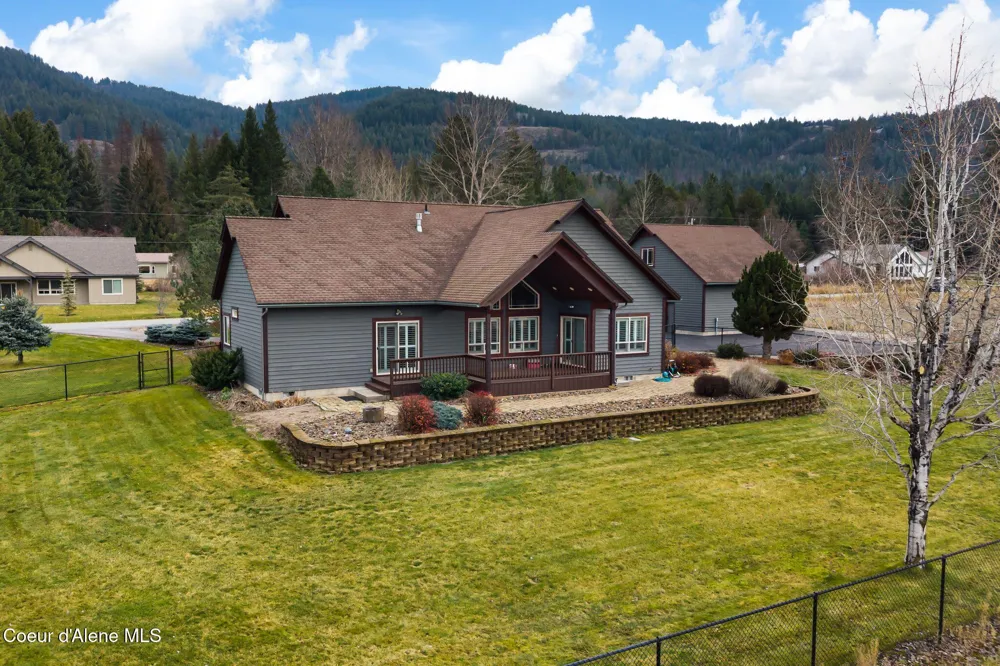 203 Comeback Bay Lane Sagle, ID 83860