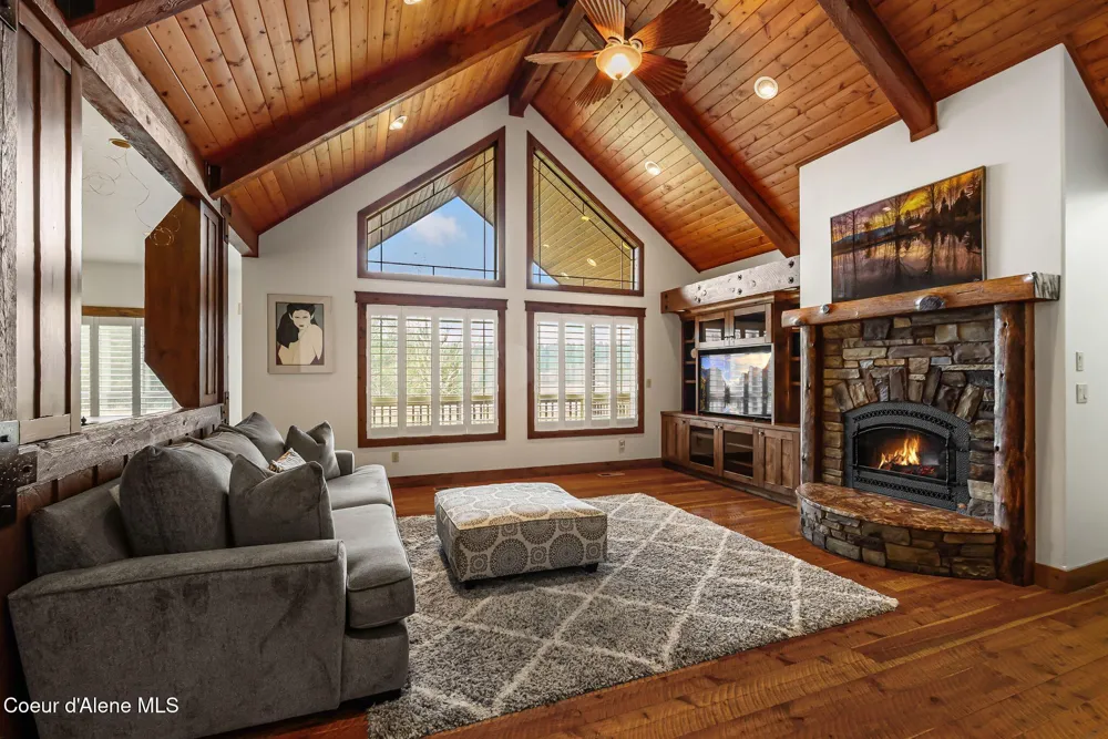 203 Comeback Bay Lane Sagle, ID 83860