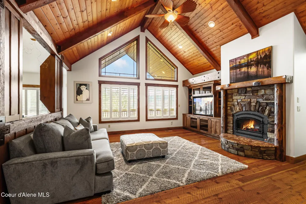203 Comeback Bay Lane Sagle, ID 83860
