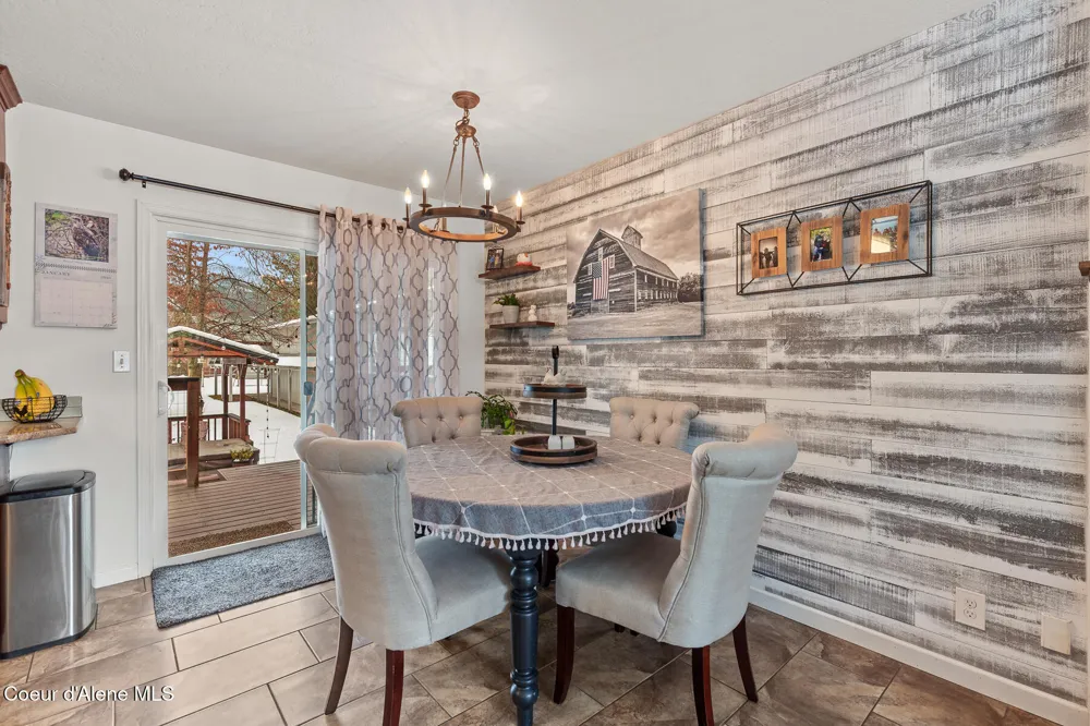 7088 Colfax Street Dalton Gardens, ID 83815