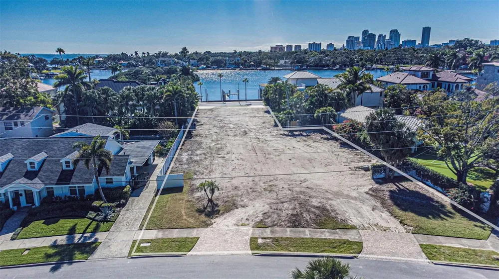 140 BRIGHTWATERS BOULEVARD NE St Petersburg, FL 33704