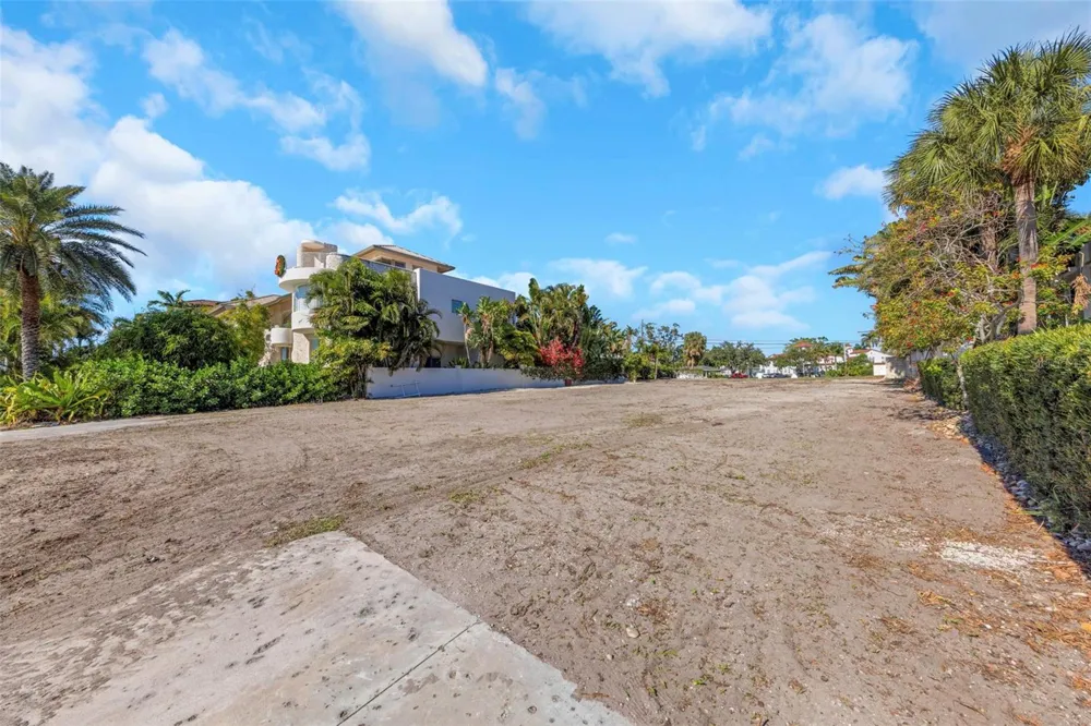 140 BRIGHTWATERS BOULEVARD NE St Petersburg, FL 33704