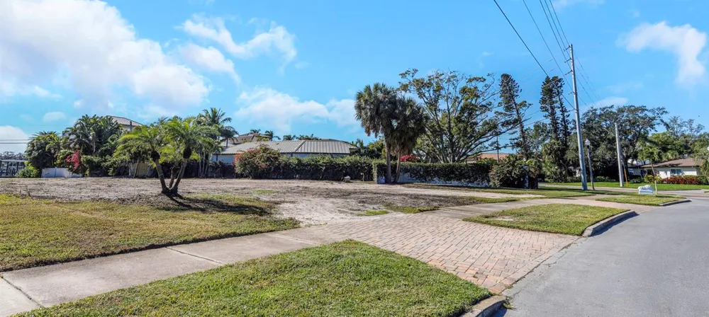 140 BRIGHTWATERS BOULEVARD NE St Petersburg, FL 33704